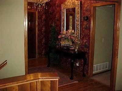 3rd image of 811 N Holly Dr