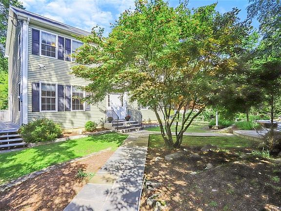 2nd image of 114 Parkview Dr