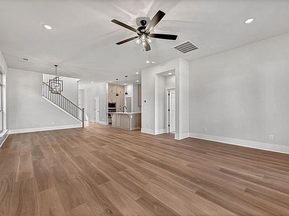 4th image of 1411 W Brooks Pl
