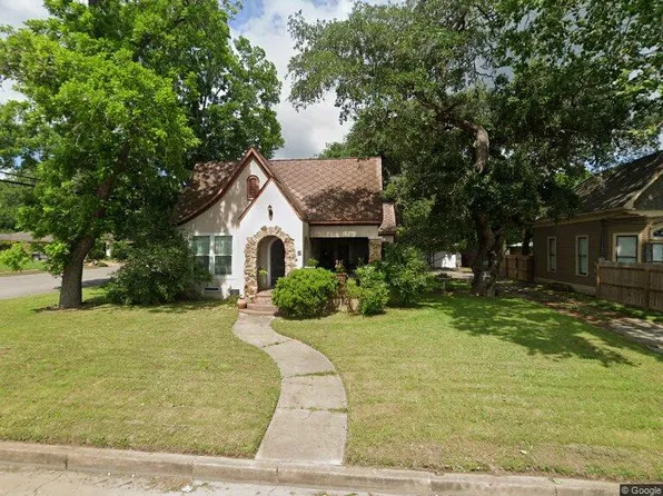 358 N Jefferson St, La Grange, TX 78945