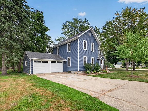 2nd image of 809 S Prairie St