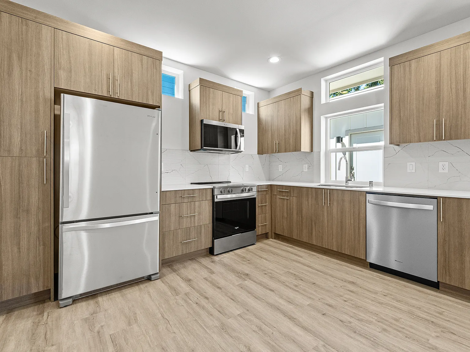 3 bed, 2.5 bath, 1081 sqft, $3,800 — Photo 4