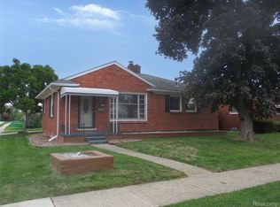 17905 Toepfer Dr, Eastpointe, MI 48021