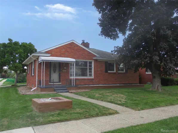 17905 Toepfer Dr, Eastpointe, MI 48021