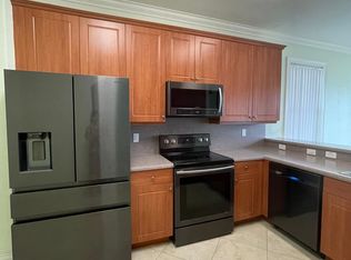 7318 Bristol Cir, Naples, FL 34120