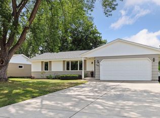 942 Clay St S, Shakopee, MN 55379