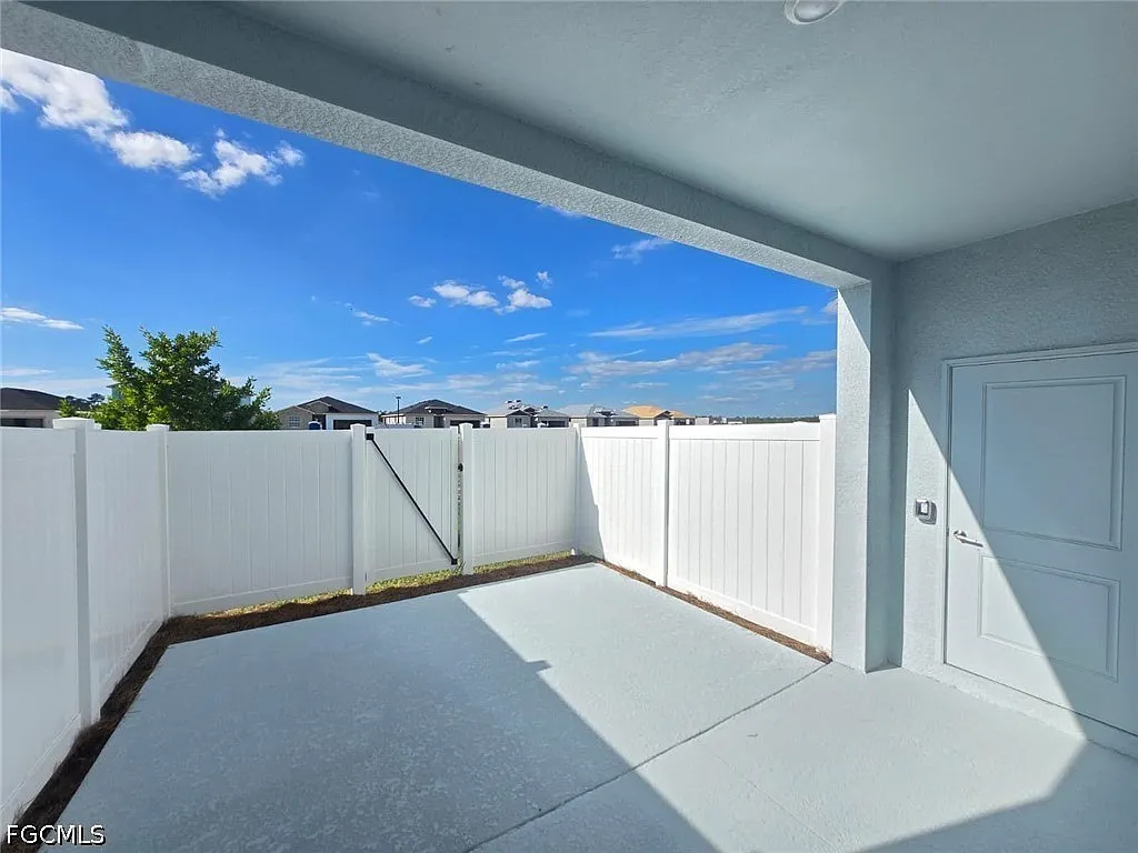 3 bed, 2.5 bath, 1879 sqft, $2,200 — Photo 3
