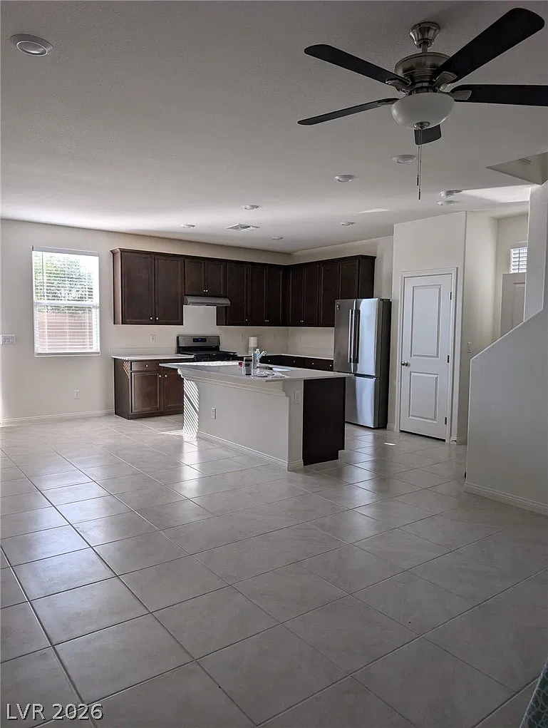 4 bed, 3.0 bath, 2118 sqft, $2,349 — Photo 2