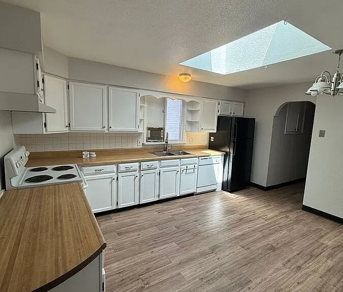 1526 N Lowell Blvd — Photo 4