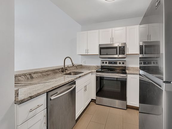 2nd image of 200 Woodlawn Ave APT 306
