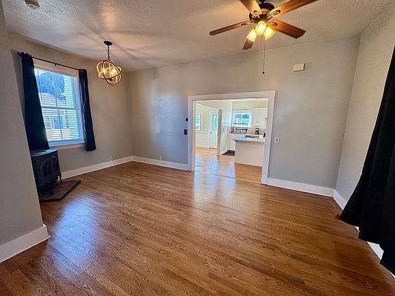 4th image of 460 Brown St