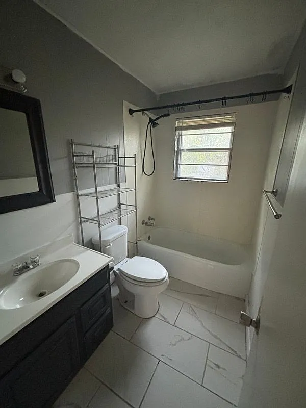 3 bed, 1.0 bath, 1264 sqft, $1,000 — Photo 4