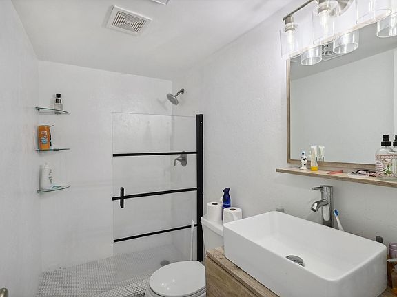 2nd image of 200 NE 12th Avenue #3E