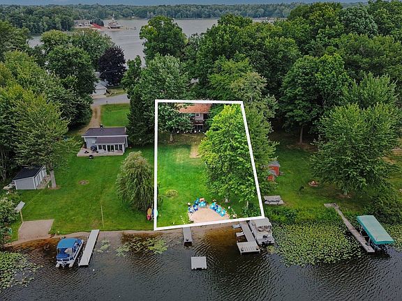 3rd image of 45713 Peninsula Dr E