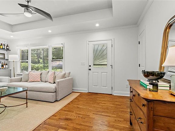 5th image of 2202 Lilac Ln