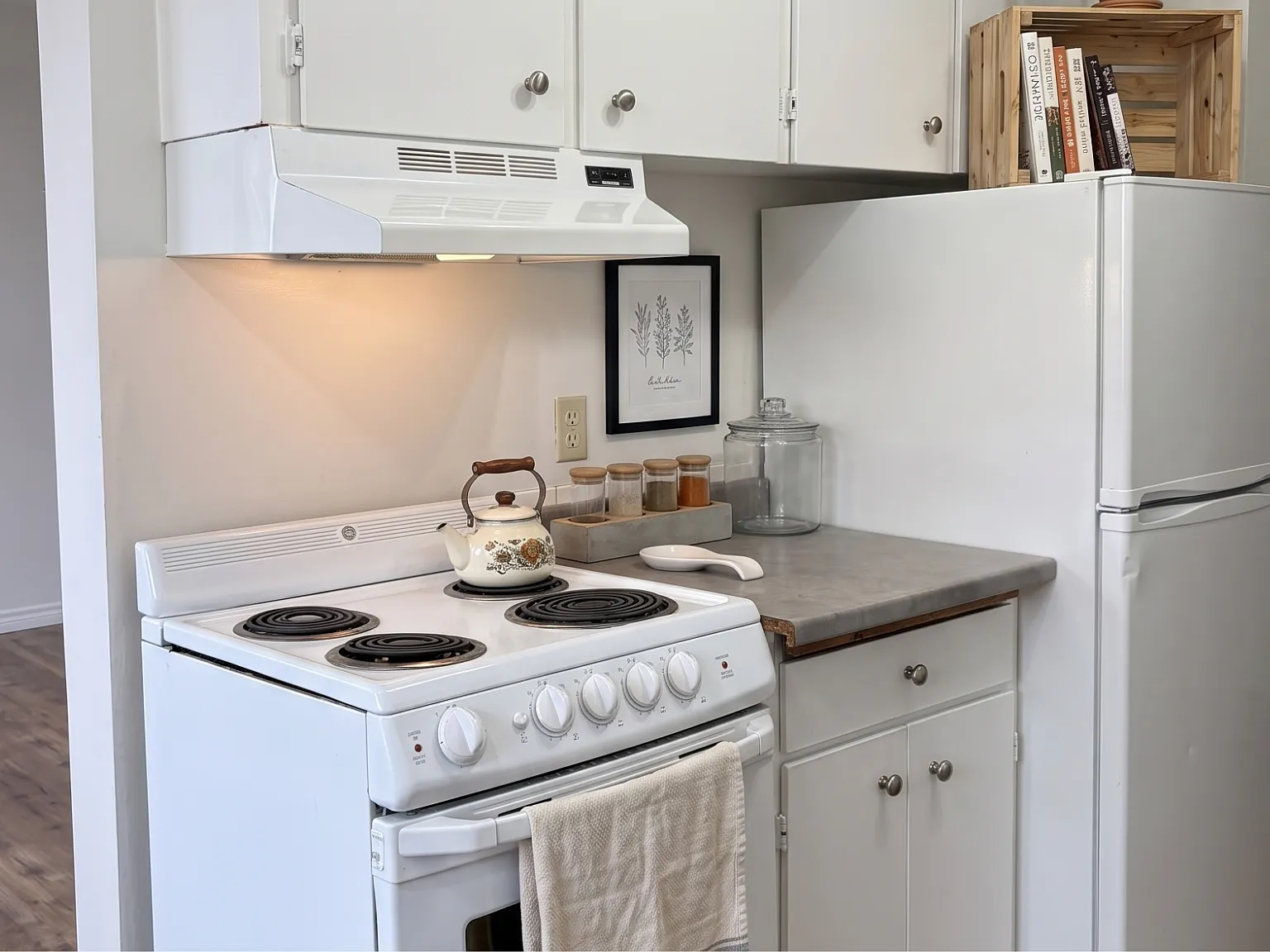 Able Apartments - 10955 84 St NW — Photo 3