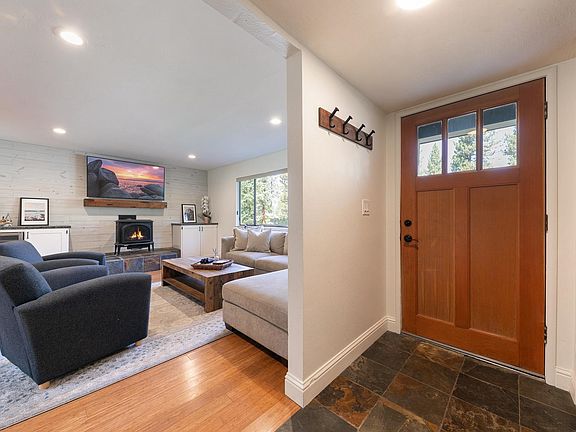 3rd image of 10895 Jeffery Pine Rd