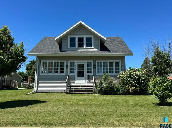 1009 N Josephine Ave, Madison, SD 57042