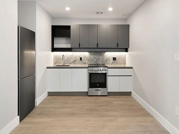 4th image of 286 Linden Blvd #802