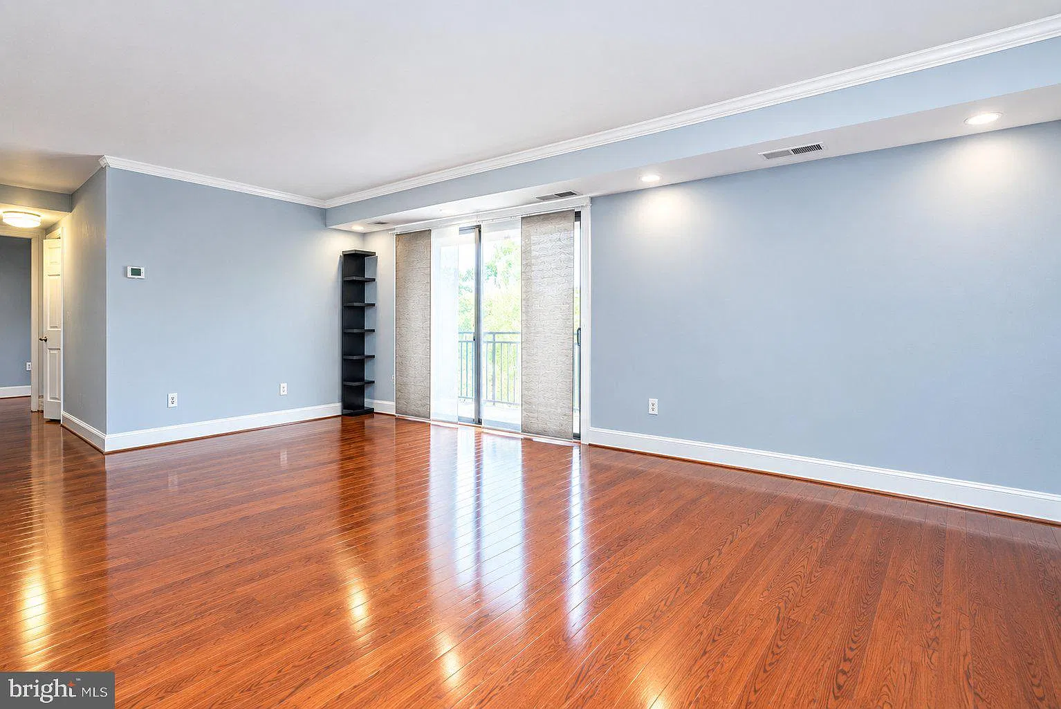 Woodlake Towers Condo — Photo 2