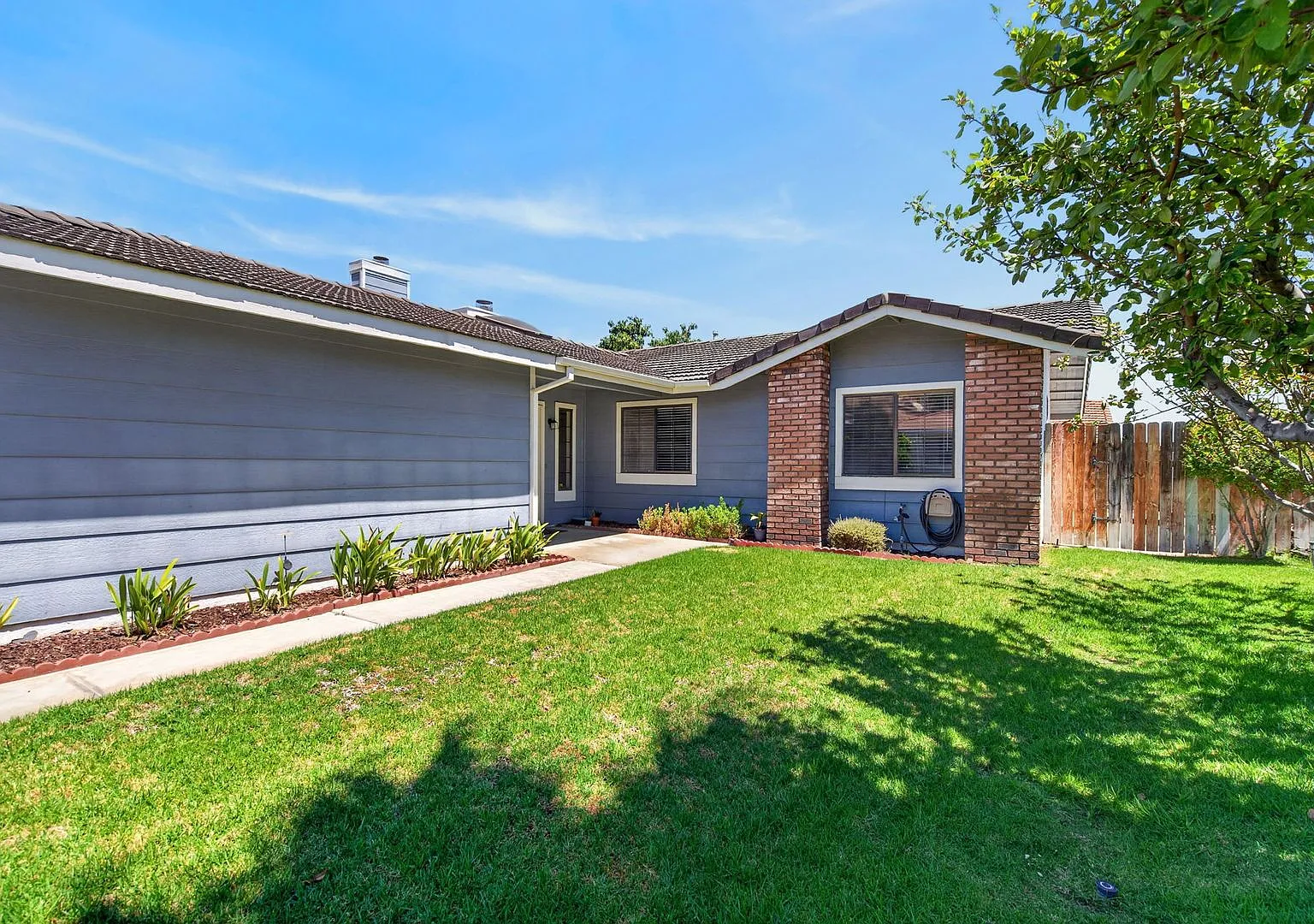 Charming Home Near Riverwalk Parkway — Photo 4