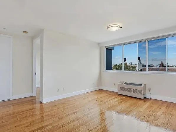 756 Myrtle Avenue image 1 of 9