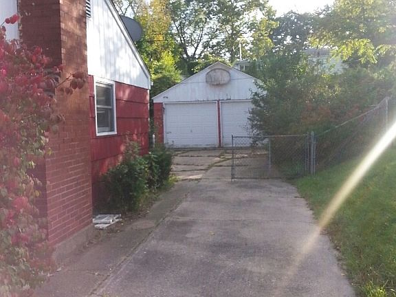 5th image of 1728 Southeast Dr