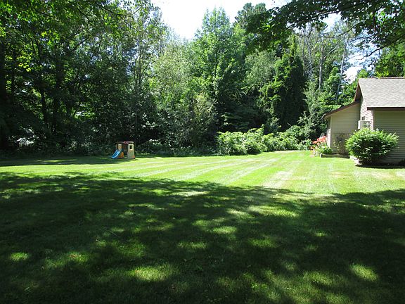 4th image of 1185 Birch St
