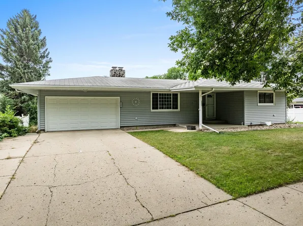 2205 8th Ave NW, Minot, ND 58703