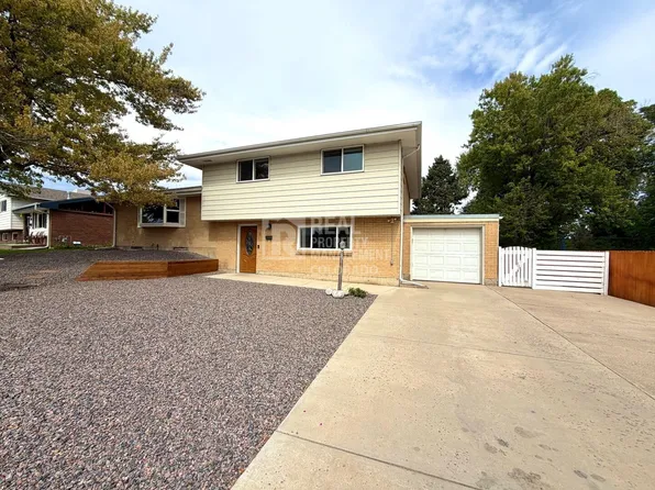 511 E Panama Dr, Centennial, CO 80121
