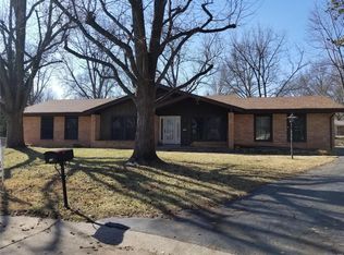 119 Spring Gate Dr, Chesterfield, MO 63017