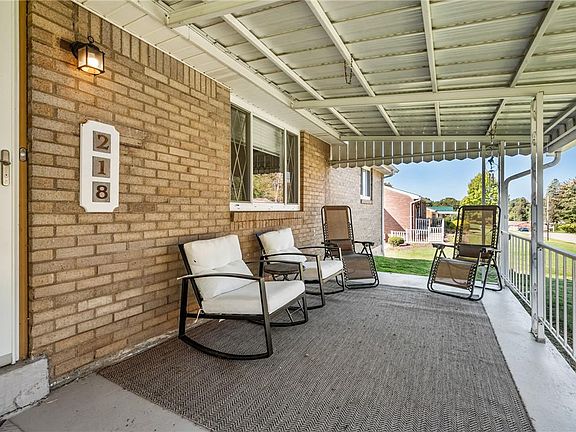 3rd image of 218 Valleyvale Dr