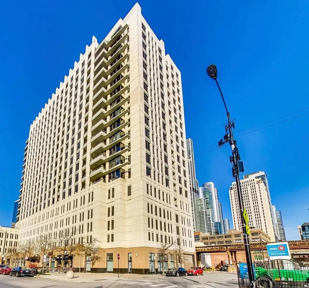 1 bed, 817 sqft, $2,300 — Photo 1