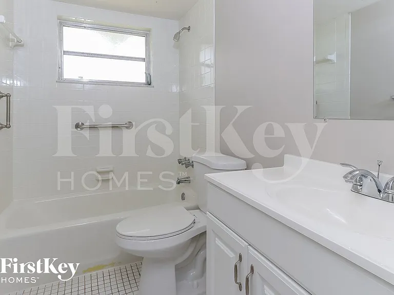 6871 NW 12th St — Photo 12