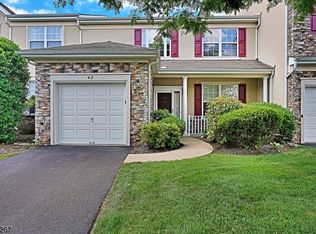 42 Ebersohl Cir, Whitehouse Station, NJ 08889