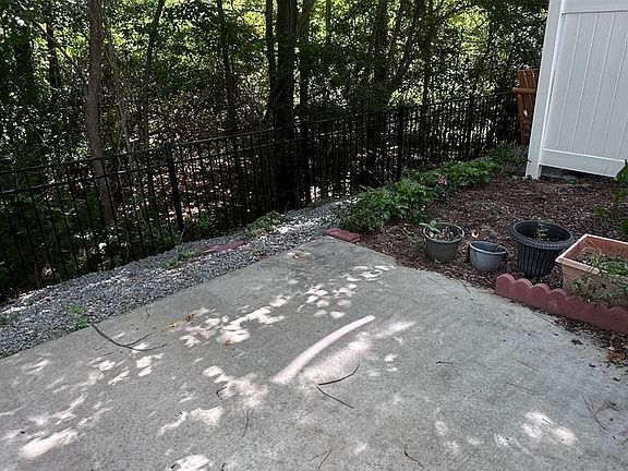 2nd image of 215 Banbury Ln Unit 26