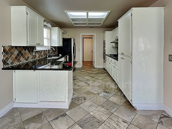 4th image of 201 Brackendale Ln