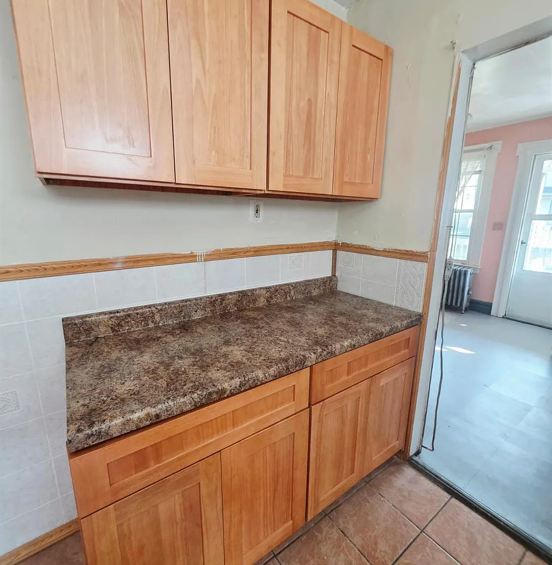 3 bed, 1.0 bath, 1355 sqft, $2,150 — Photo 4
