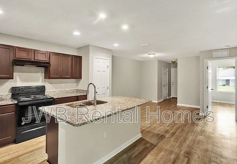 8180 Metto Rd — Photo 2