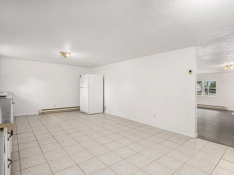 2 bed, 1.0 bath, $800 — Photo 10