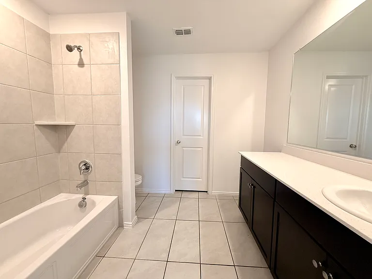128 Honeysuckle St — Photo 15