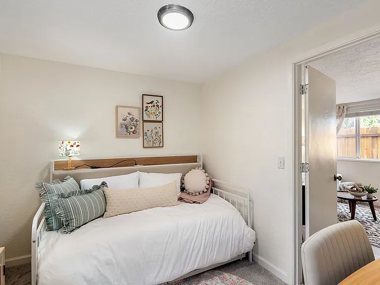 838 SE Tacoma St — Photo 10