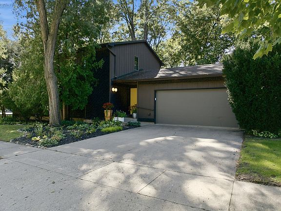2nd image of 428 1st St SE