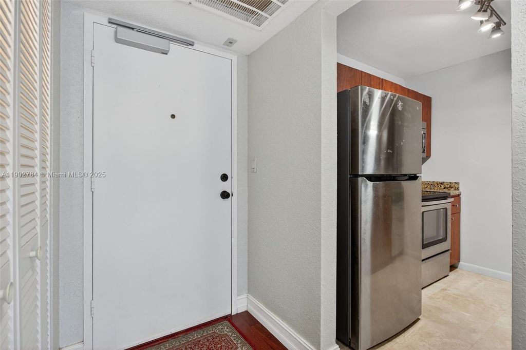 777 S Federal Hwy APT Rp305, photo 3