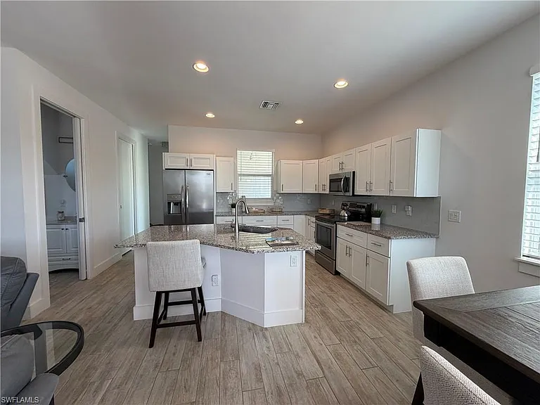 1727 Danford St — Photo 2