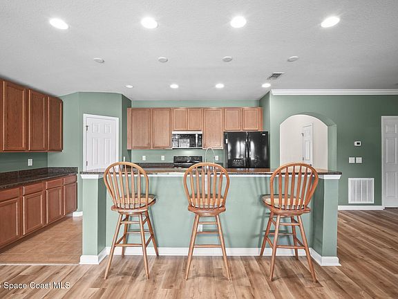 3rd image of 345 Dryden Cir