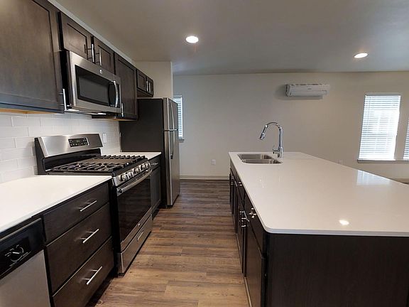 5th image of 4322 Swiss Ave #0B-1Ba-598Sqft