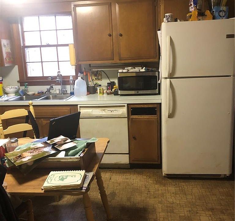 2nd image of 113 Sportsman Hill Rd