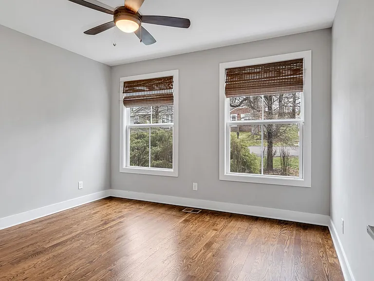 509A Moore Ave — Photo 6