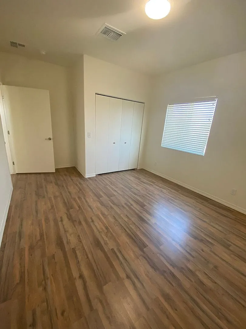 2 bed, 1641 sqft, $1,200 — Photo 4